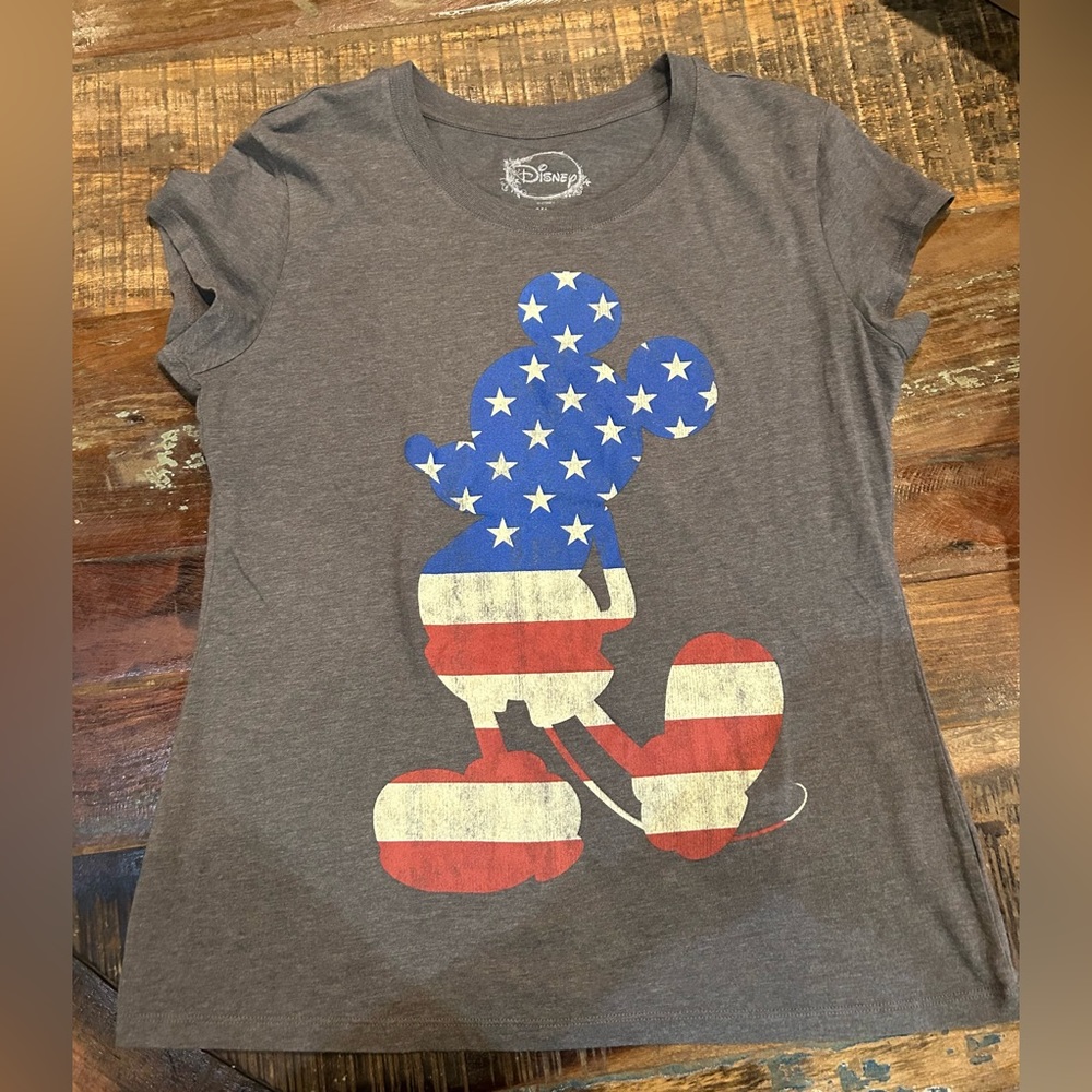 Women’s Mickey Mouse disney shirt, size XL